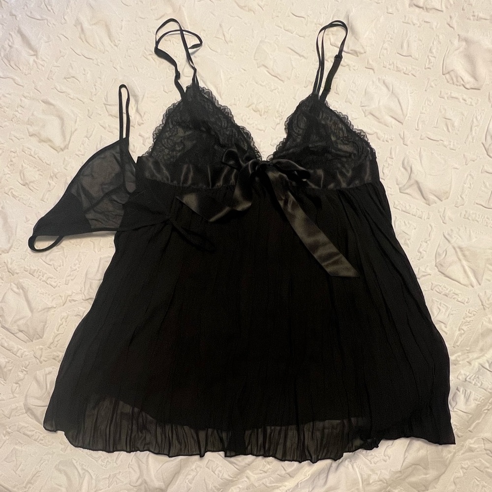 Sexy Victoria’s Secret pleated baby doll with string undergarment 🖤 ✨